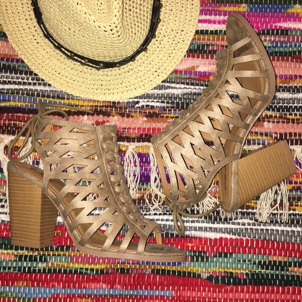 Boho Chunky Back Lace Peeps - Picture 5 of 5